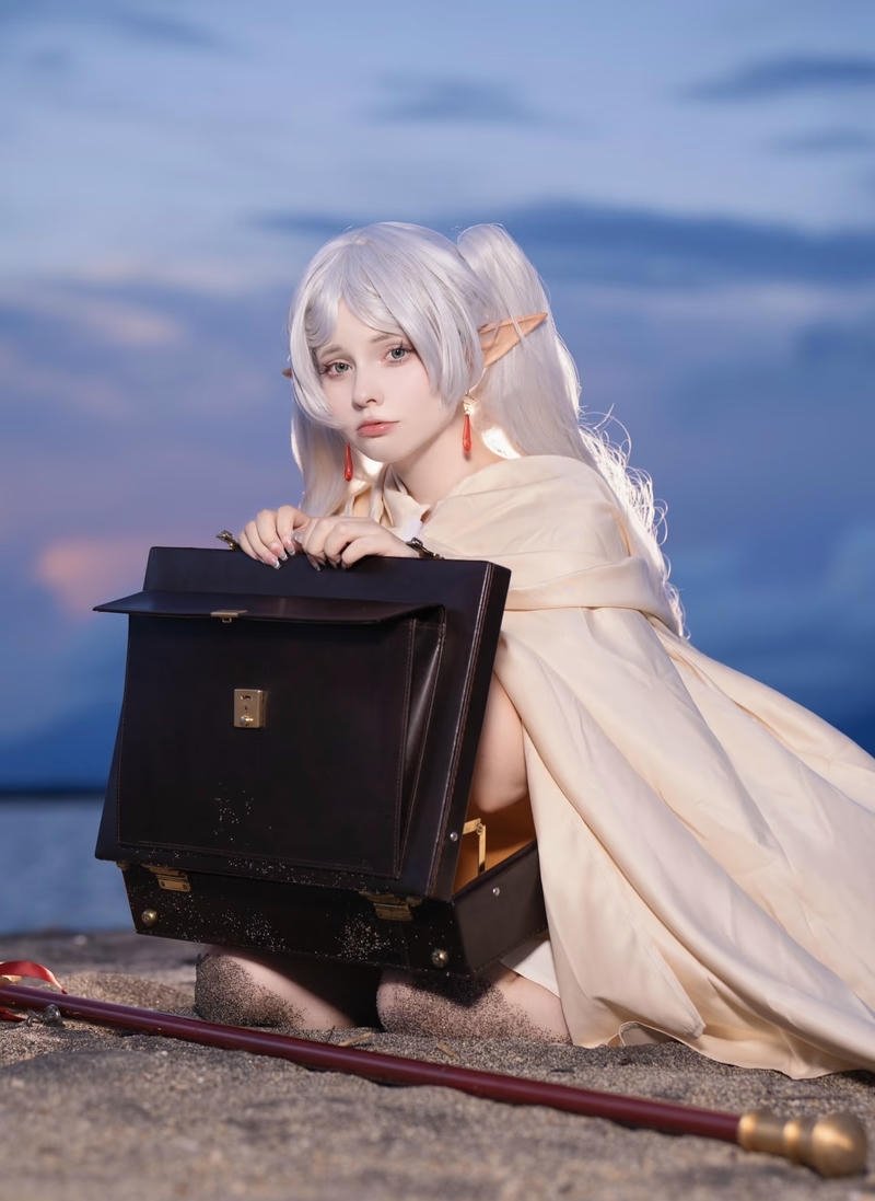 Tạo hình Frieren cosplay ánh mắt dịu dàng đầy cảm xúc