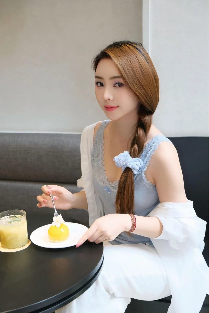 Thân hình nóng bỏng của Quỳnh Kool sexy trong đồ bơi