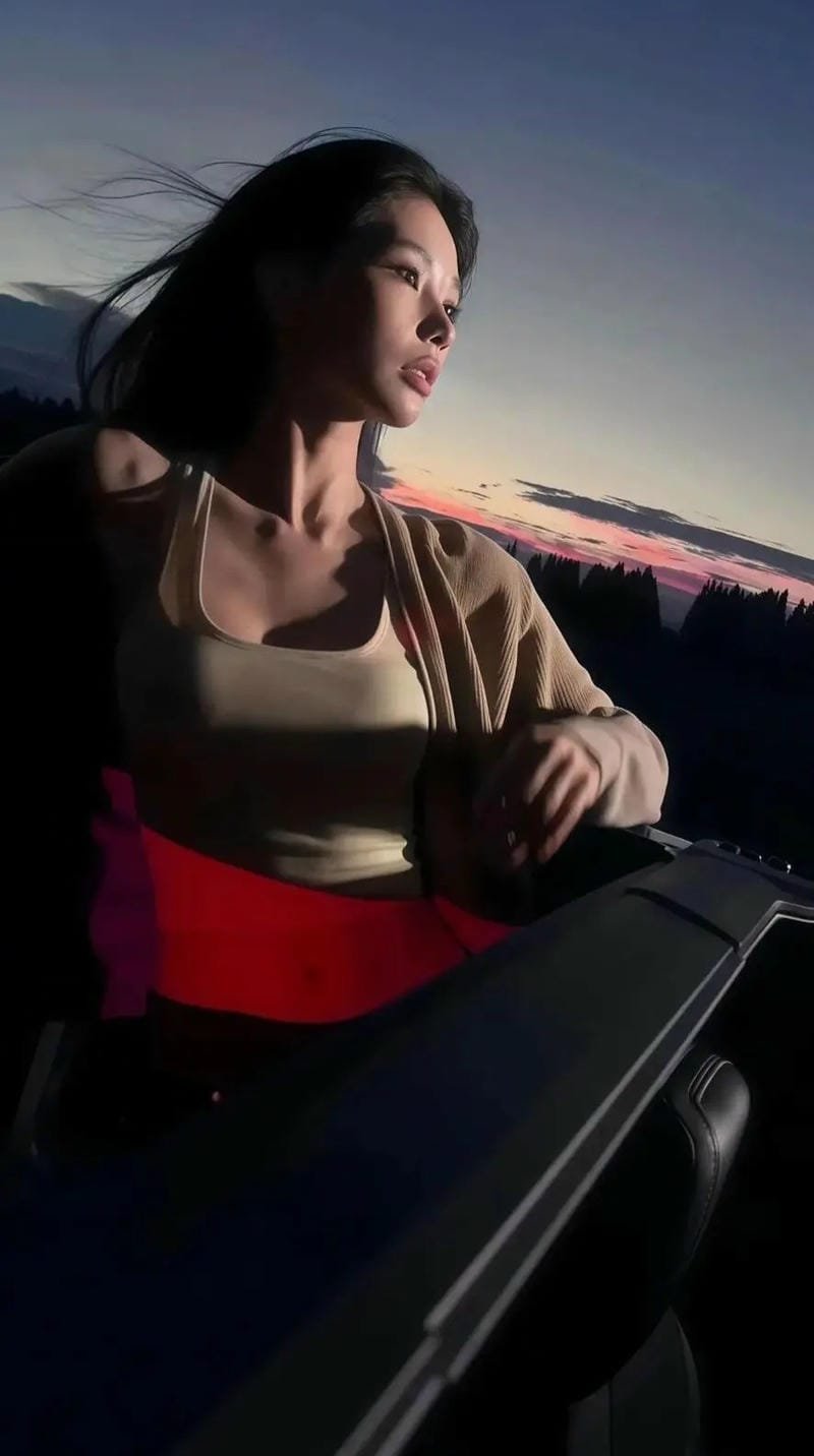 Thiếu nữ 2k chịu chơi cho các máy bay