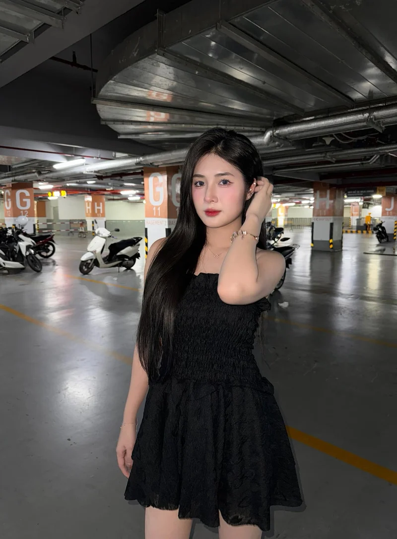Thiếu nữ Quỳnh Alee dáng chuẩn với đồ bơi gợi cảm