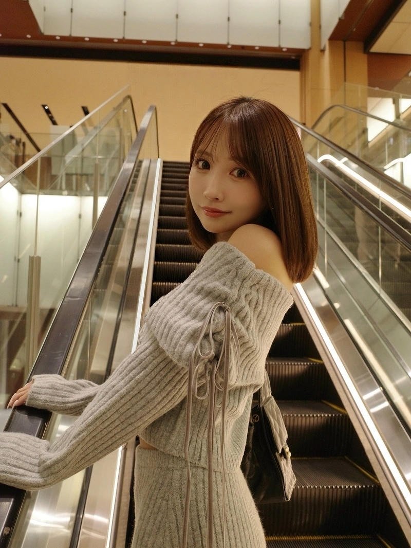 Tổng thể khung hình Yua Mikami với nét đẹp quyến rũ