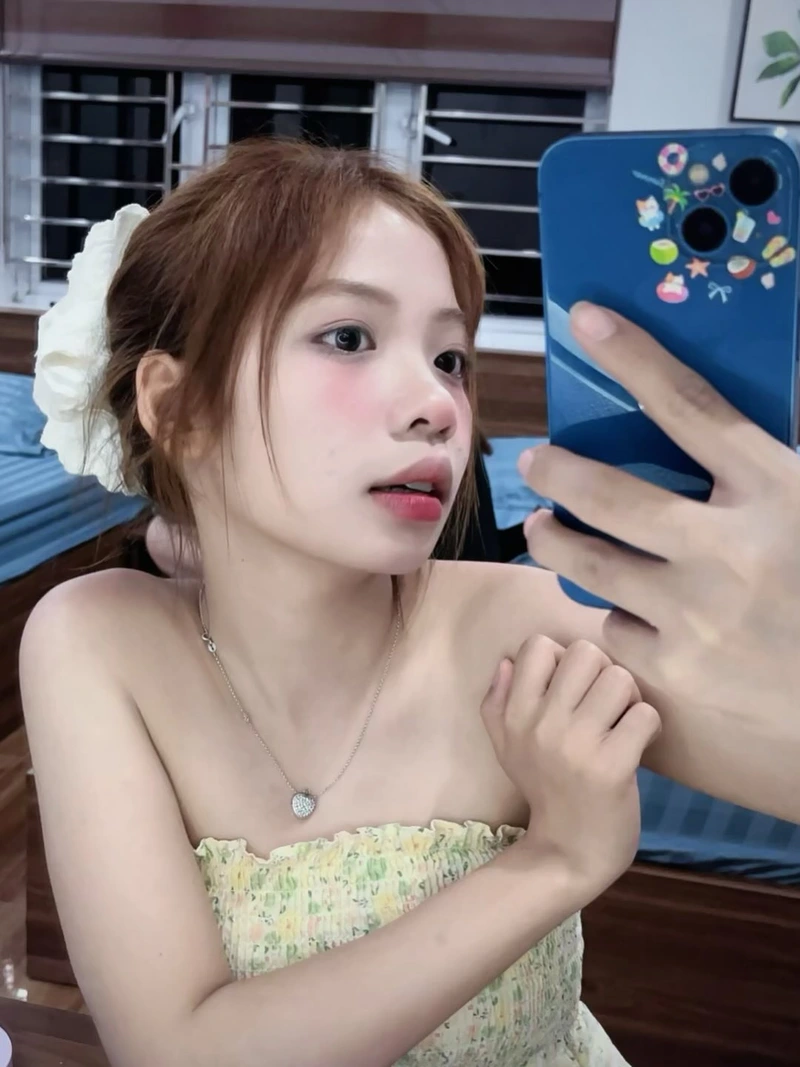Vẻ đẹp tươi mới của hot babe 2k5 bên cát trắng