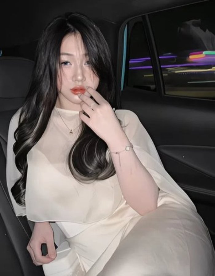 ảnh Trần Hà Linh chụp ảnh quyến rũ