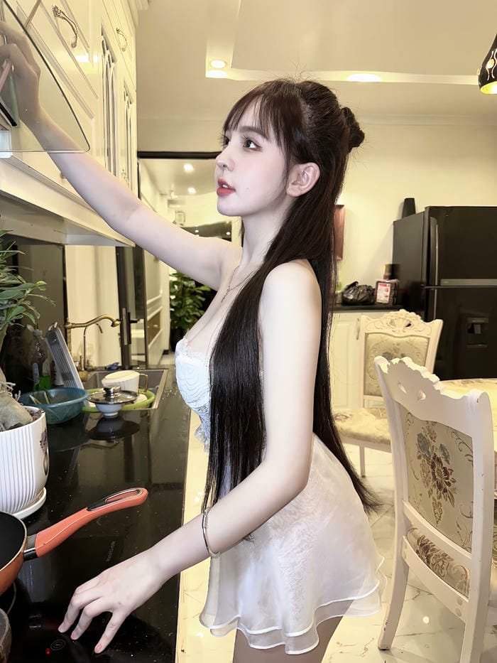 ảnh Trần Huyền Châu mang nét trẻ trung