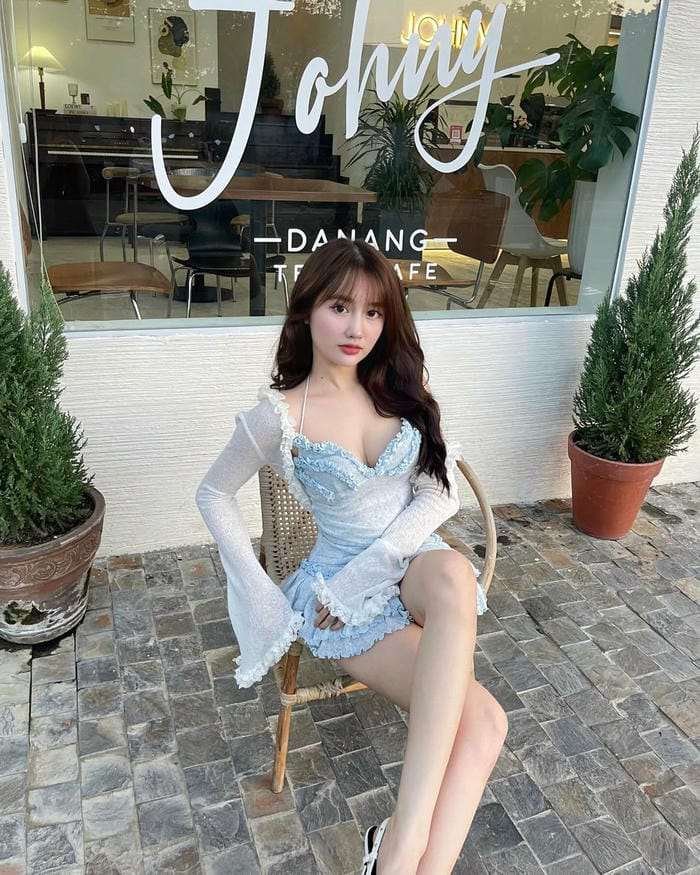 ảnh chụp ngẫu nhiên vũ thị khánh huyền bikini sexy