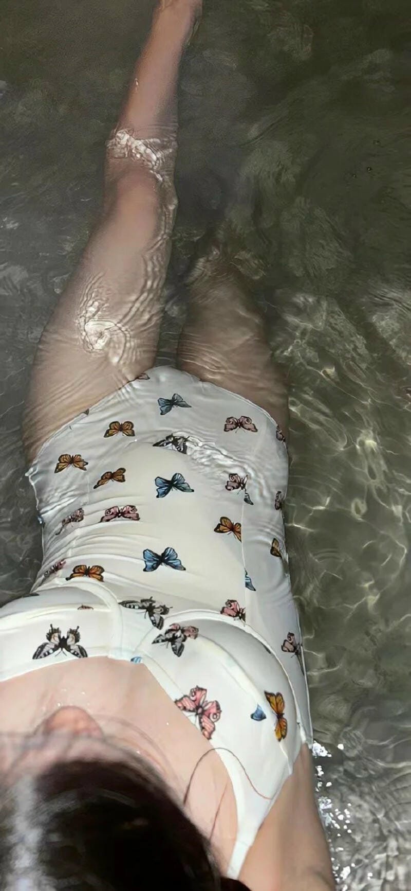 ảnh chụp nữ sinh mặc bikini