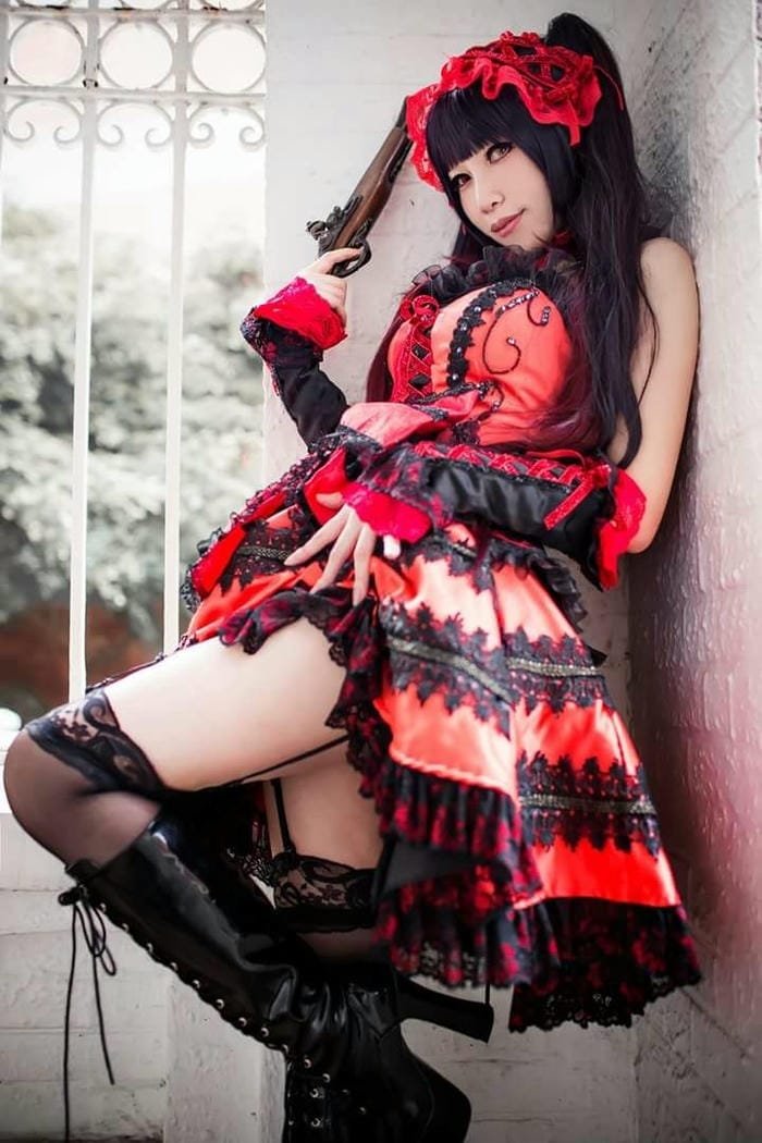 ảnh cosplay Kurumi biểu cảm lạnh lùng