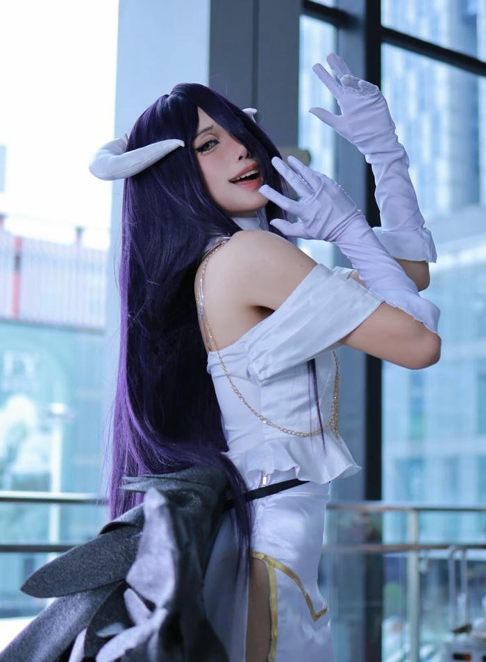 ảnh cosplay albedo nụ cười xinh