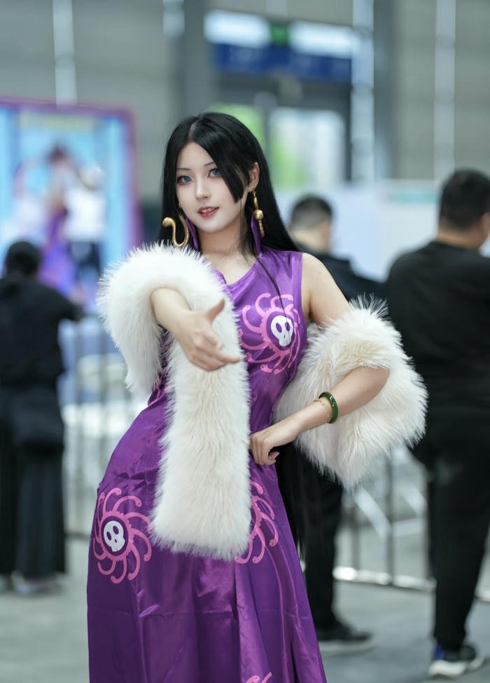 ảnh cosplay boa hancock dáng cao
