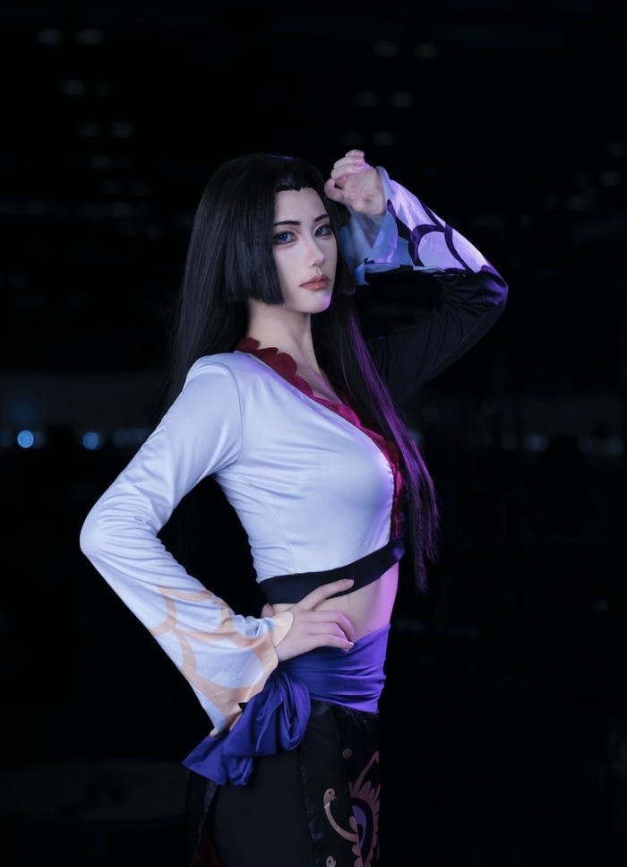 ảnh cosplay boa hancock tóc đen