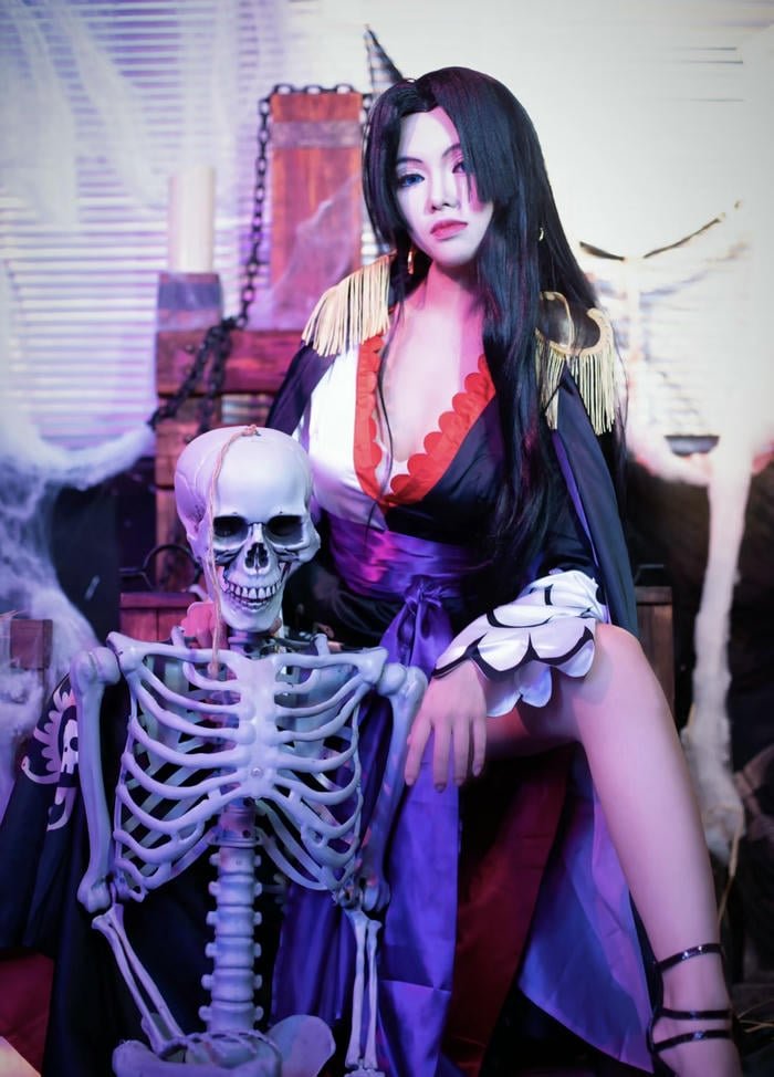 ảnh cosplay boa hancock váy ôm