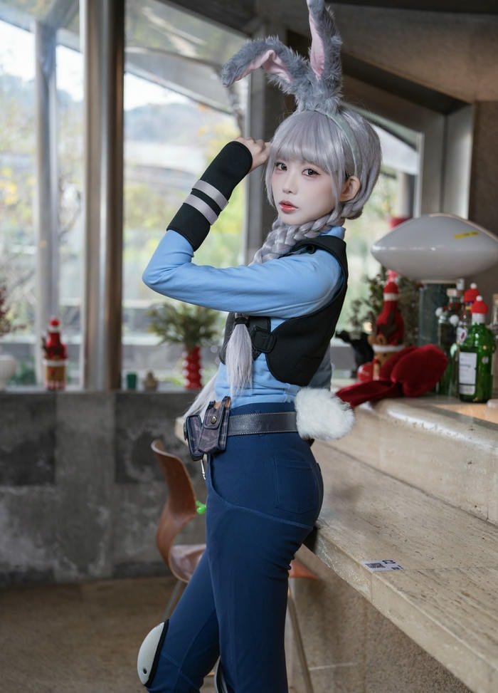 ảnh cosplay cảnh sát dễ nhìn