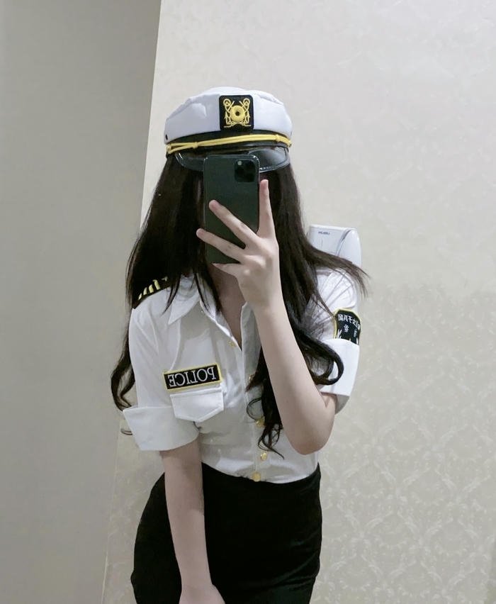 ảnh cosplay cảnh sát nhẹ sắc