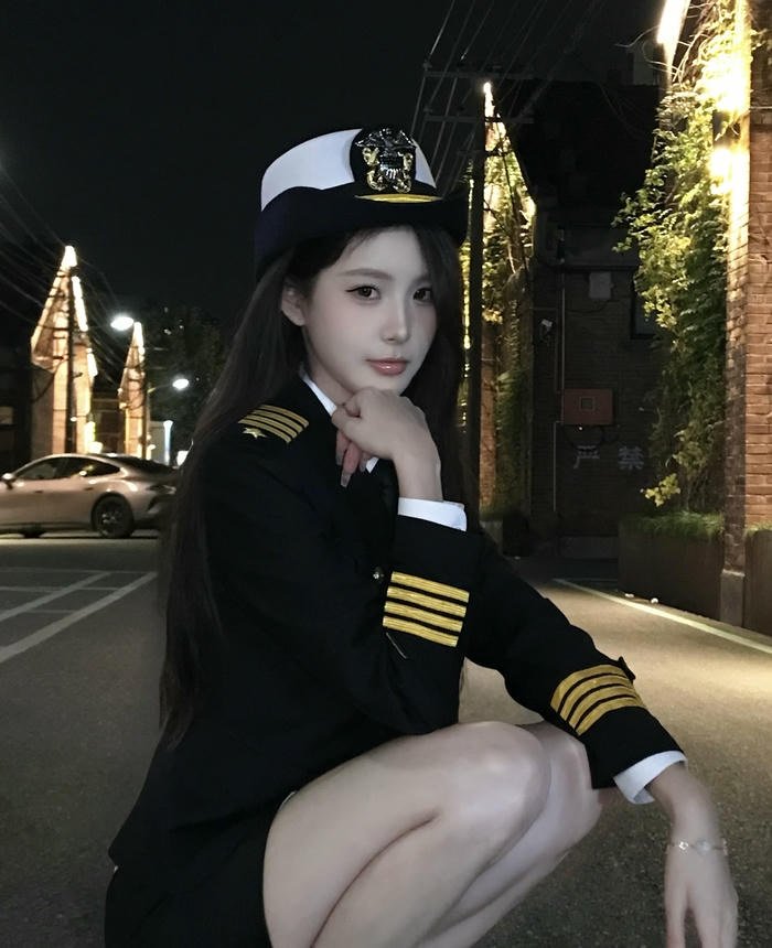 ảnh cosplay cảnh sát thanh tú