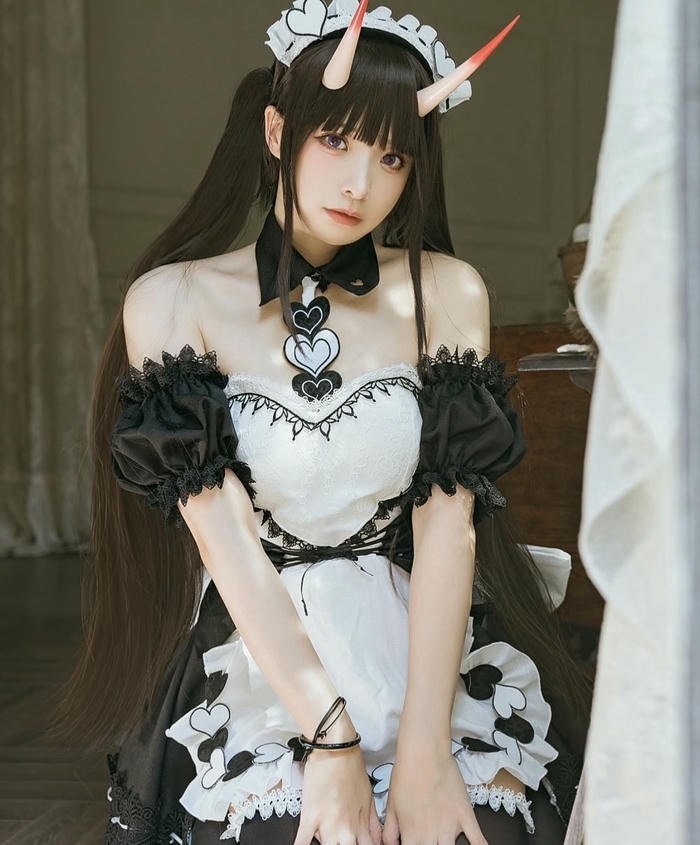 ảnh cosplay hầu gái diện mạo gọn gàng