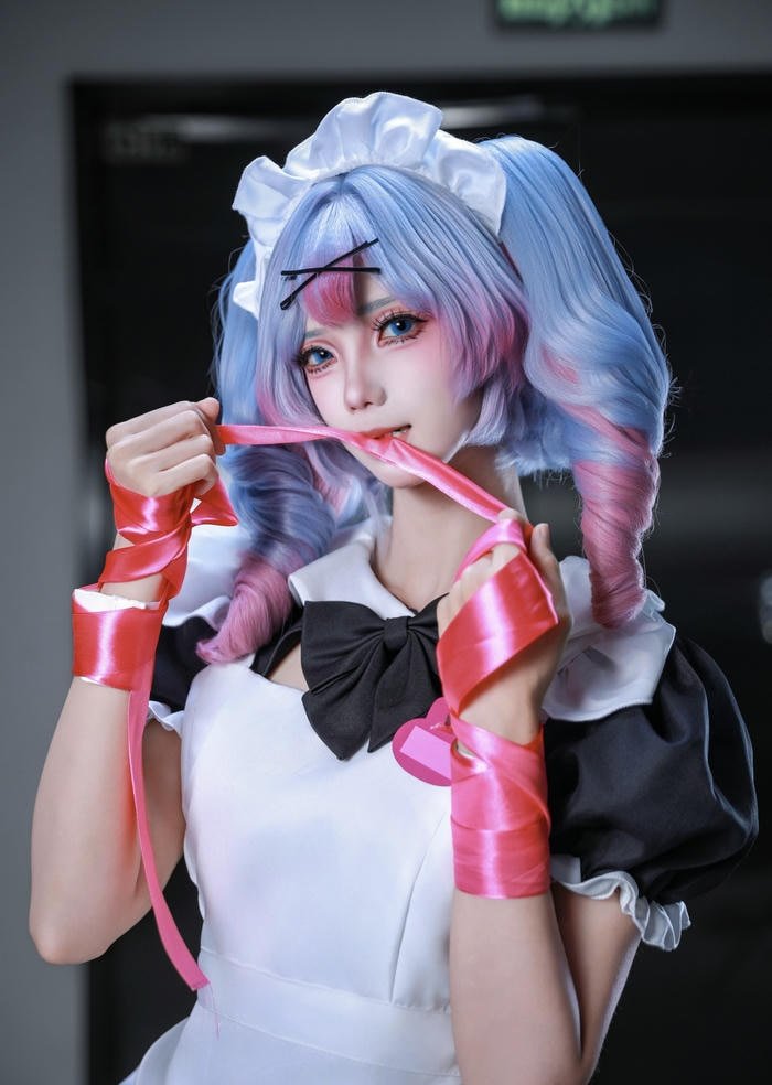 ảnh cosplay hầu gái vẻ hiền lành