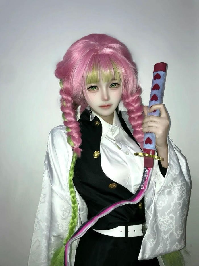 ảnh cosplay luyến trụ ánh mắt hiền