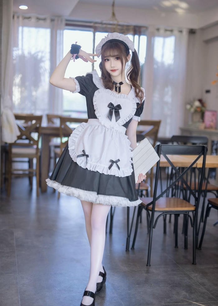 ảnh cosplay maid thần thái hiền