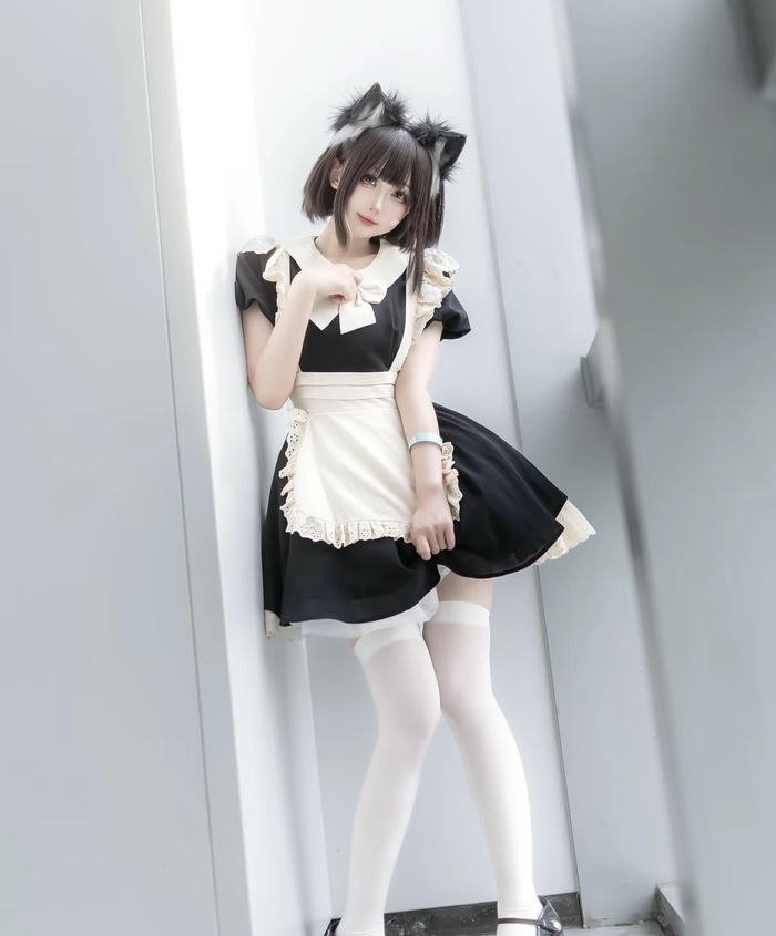 ảnh cosplay maid váy hầu xinh