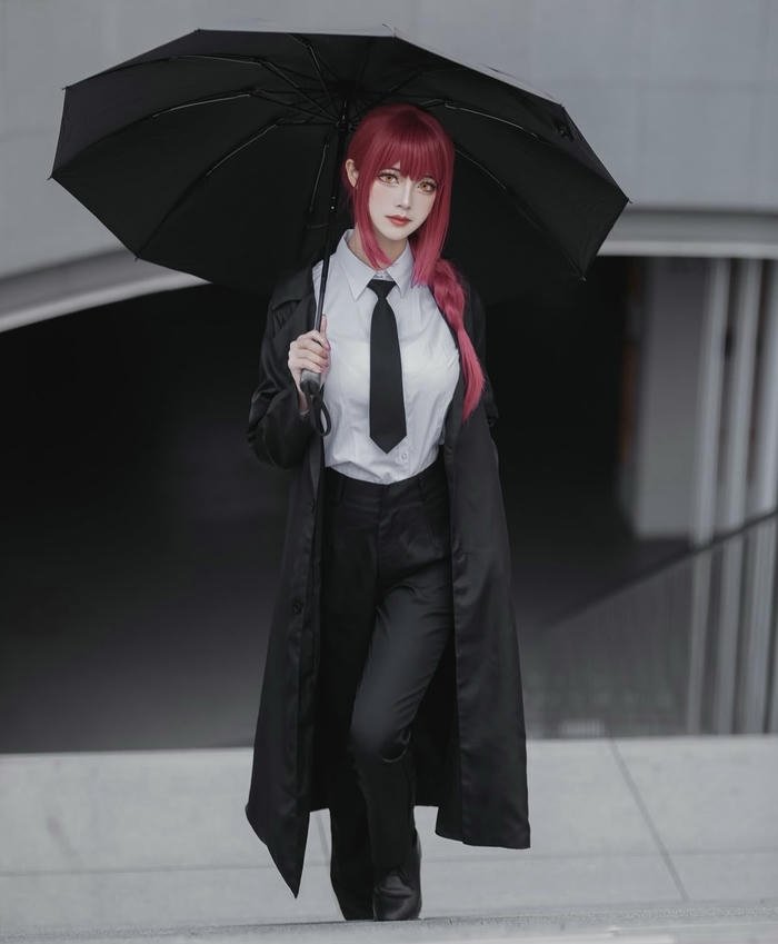 ảnh cosplay makima vẻ hiền dịu