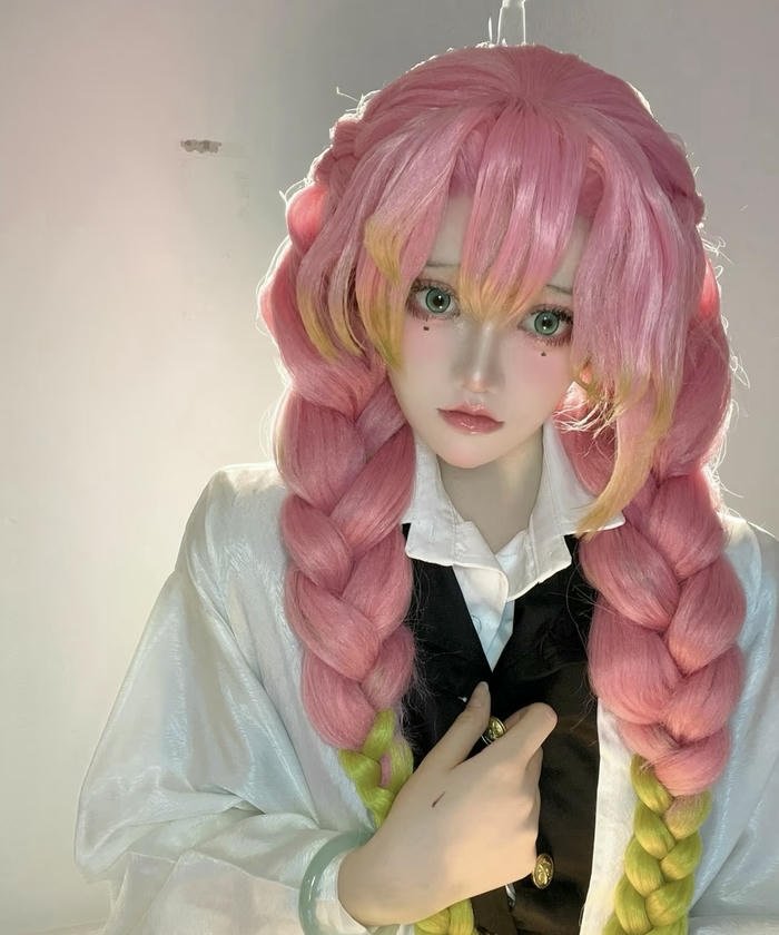 ảnh cosplay mitsuri biểu cảm dịu dàng