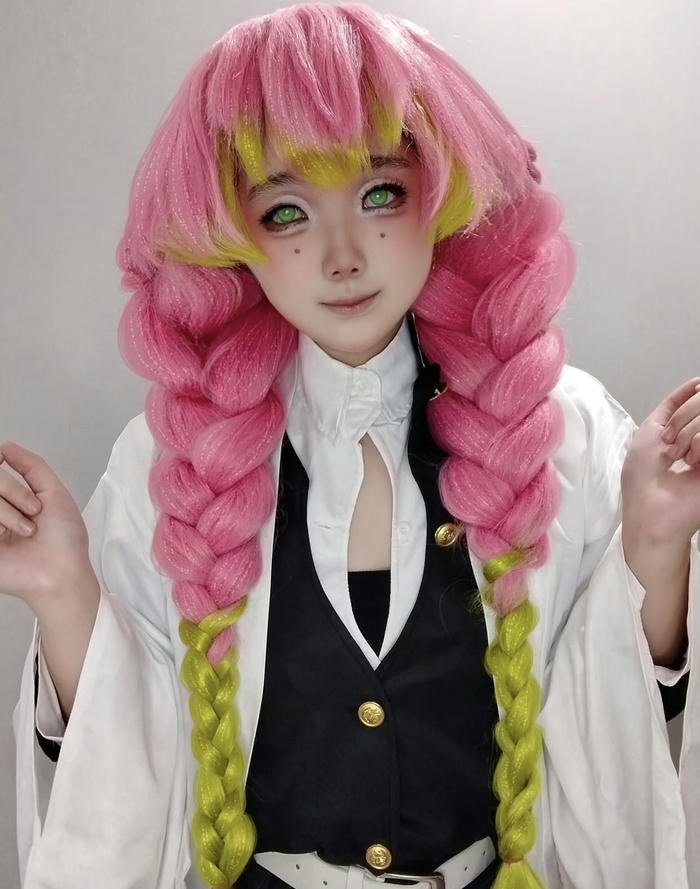 ảnh cosplay mitsuri tóc hồng xanh