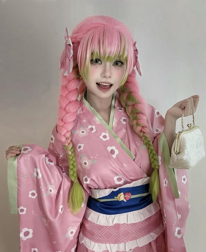 ảnh cosplay mitsuri trang phục hồng