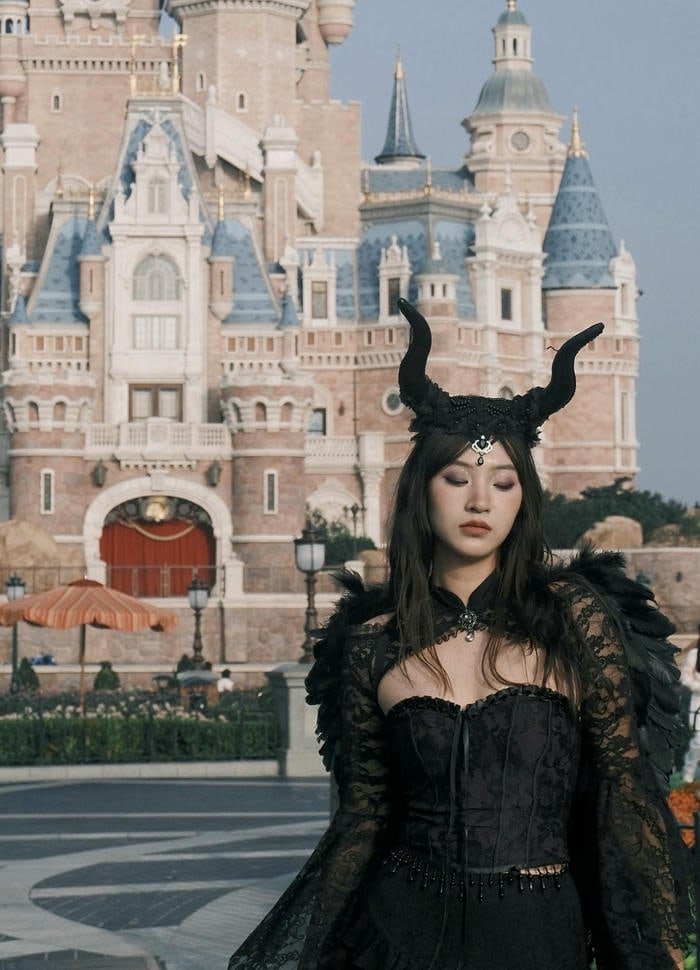 ảnh cosplay phù thủy phép cổ xưa