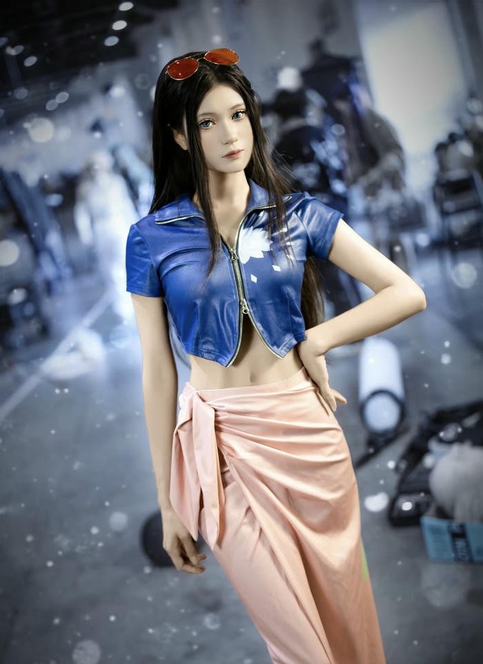 ảnh cosplay robin vòng eo thon