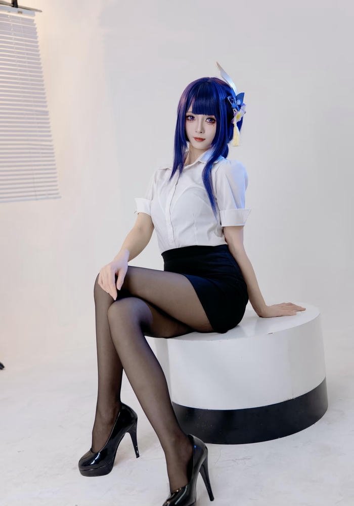 ảnh cosplay thư ký bối cảnh văn phòng