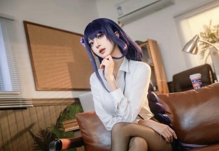 ảnh cosplay thư ký phòng làm việc