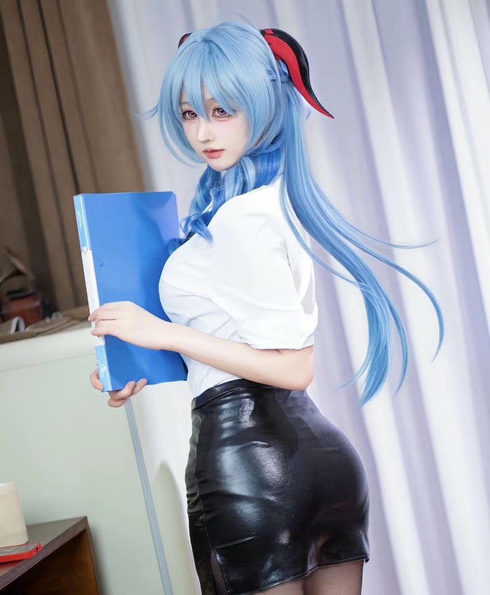 ảnh cosplay thư ký sổ tay