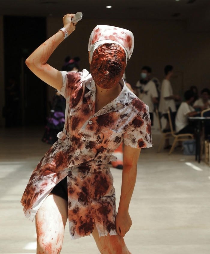 ảnh cosplay y tá bộ y ám ảnh