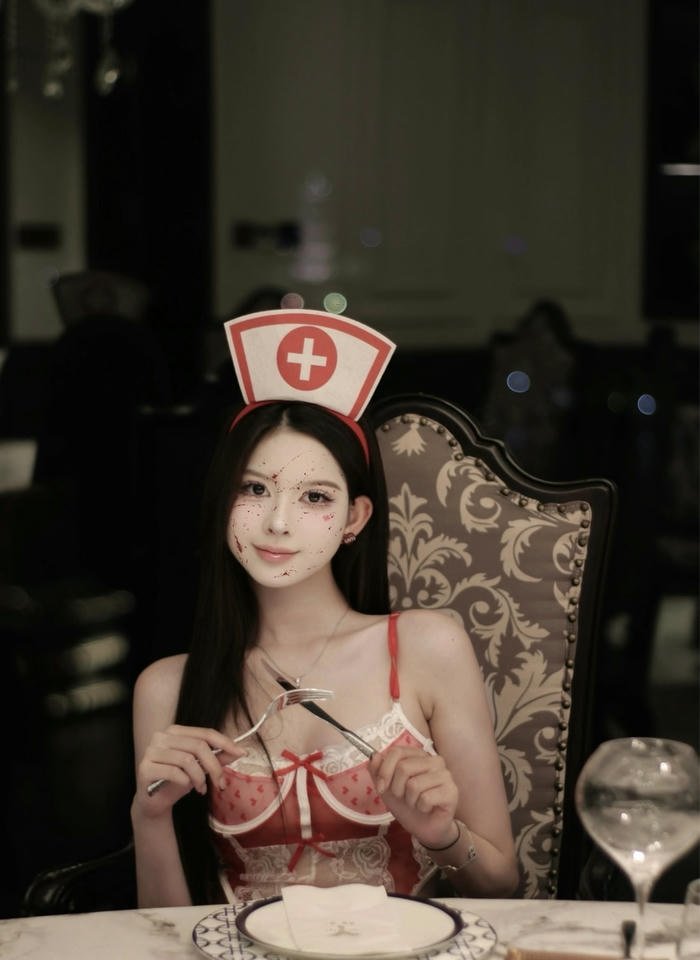 ảnh cosplay y tá nhân vật kinh dị