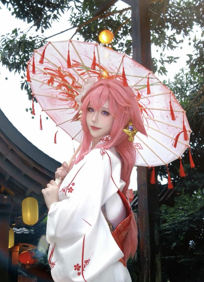 ảnh cosplay yae miko nơ buộc sau