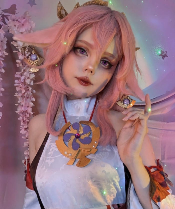 ảnh cosplay yae miko trang phục đền thờ