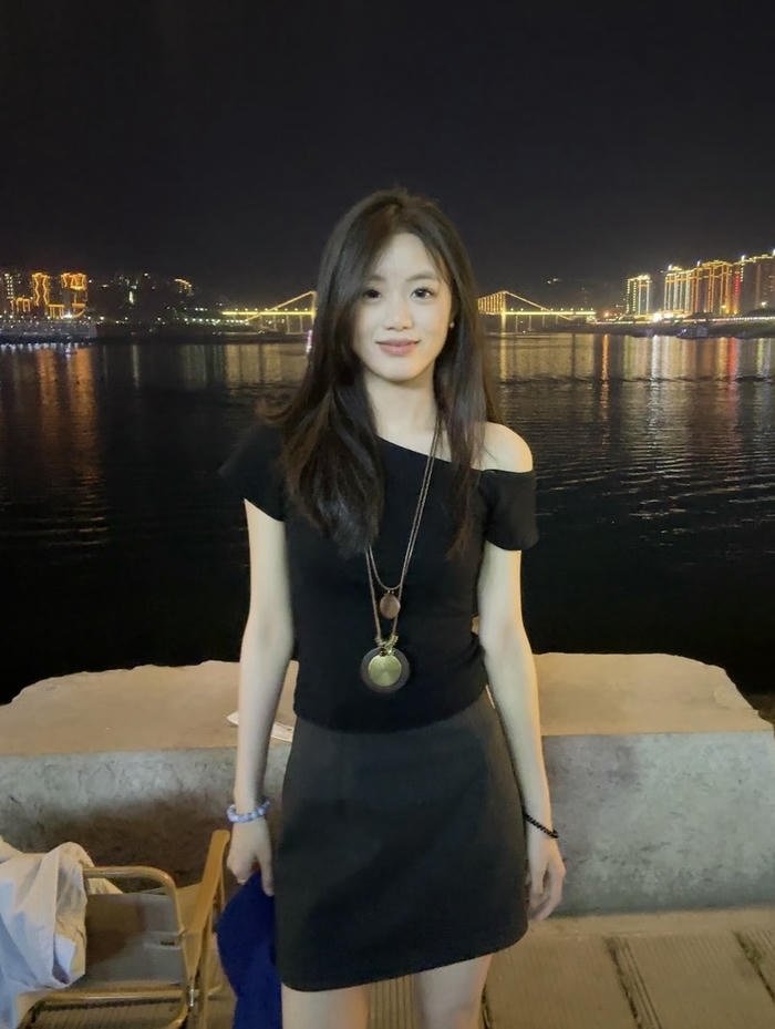 ảnh gái Trung Quốc váy ngắn buổi tối