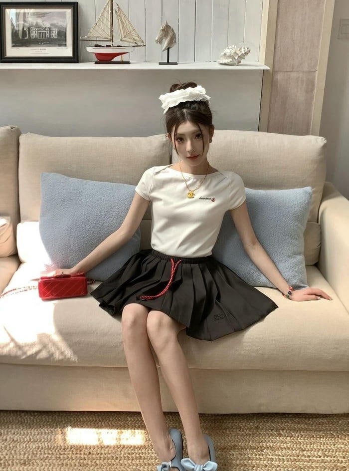 ảnh gái xinh Trung Quốc váy ngắn phòng ngủ