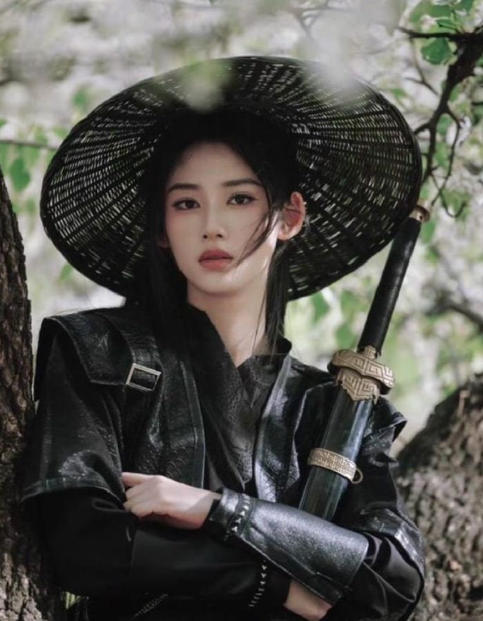 ảnh gái xinh cổ trang trang sức đơn giản