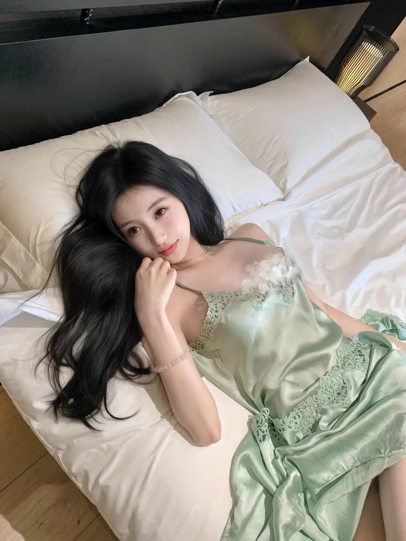 ảnh gái xinh pijama buổi tối