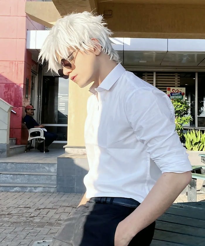 ảnh gojo cosplay phong thái mạnh mẽ