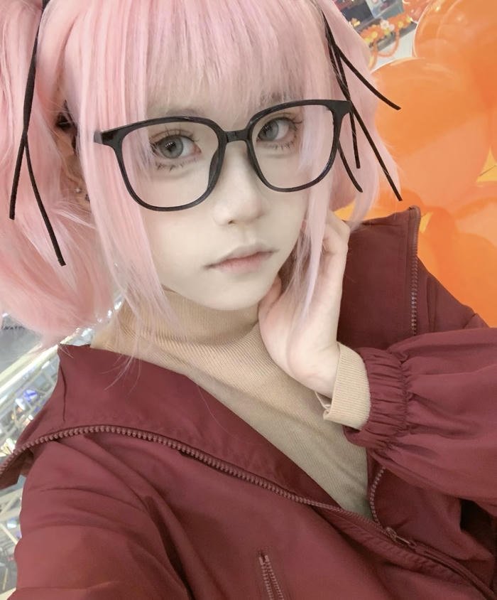 ảnh hina cosplay mắt tròn to