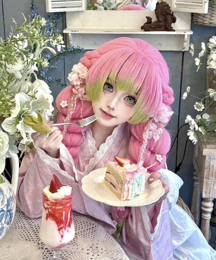 ảnh mitsuri cosplay sắc màu nổi