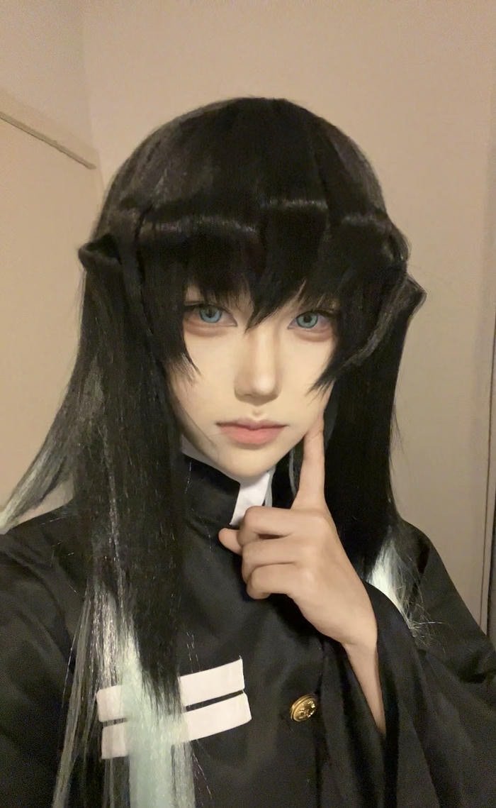 ảnh muichiro cosplay phong cách chiến binh