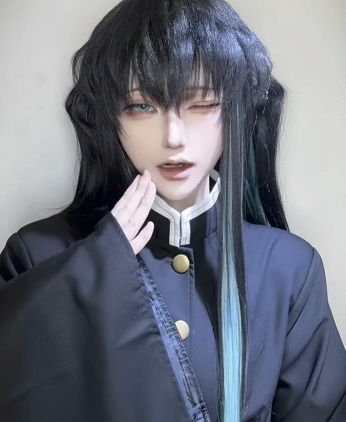 ảnh muichiro cosplay tóc xanh đen anime