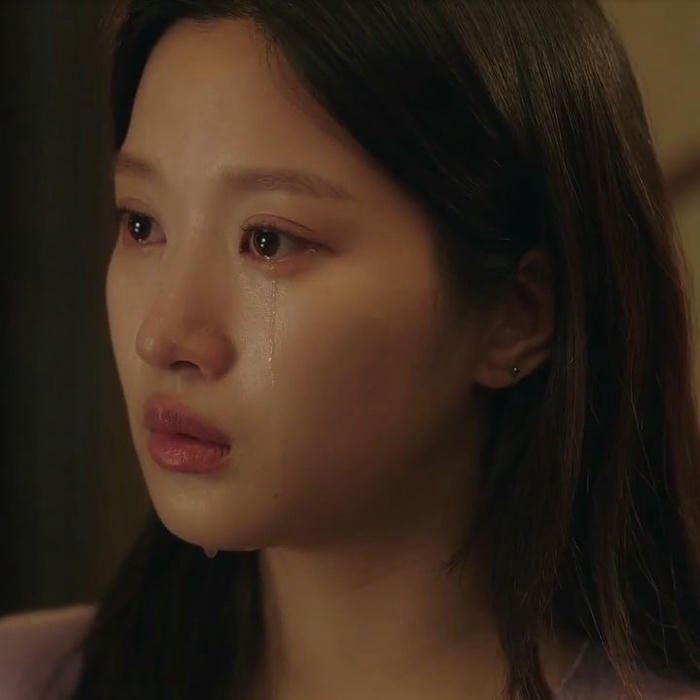 ảnh nữ khóc tâm tư nặng