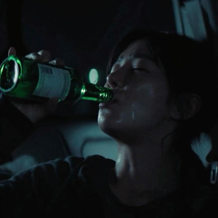 ảnh nữ khóc trong đêm tối