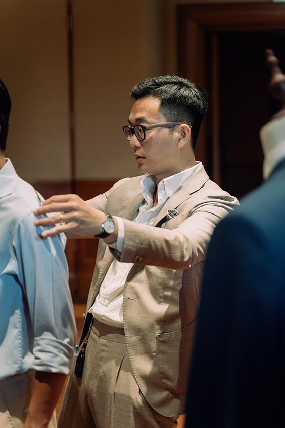 Ảnh ông Nghiêm Văn Hoàn trong triển lãm cưới