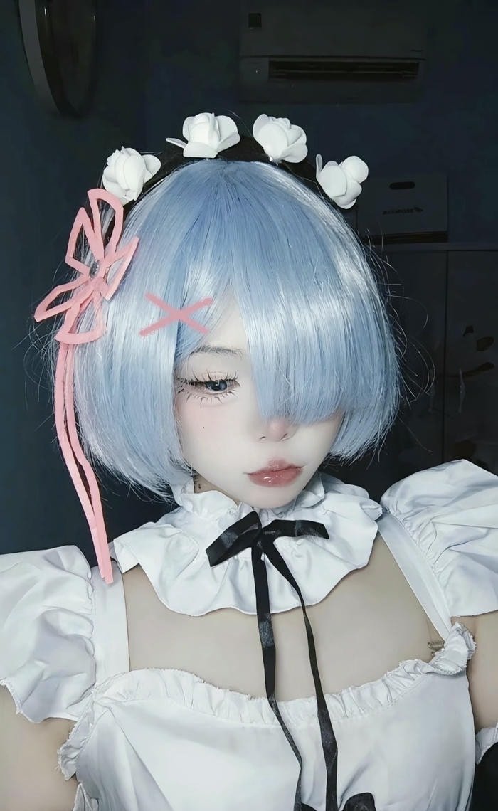 ảnh rem cosplay mái tóc dày