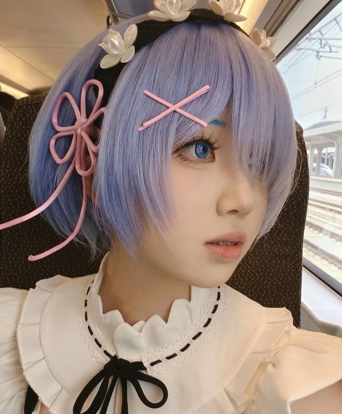 ảnh rem cosplay nét mặt hiền